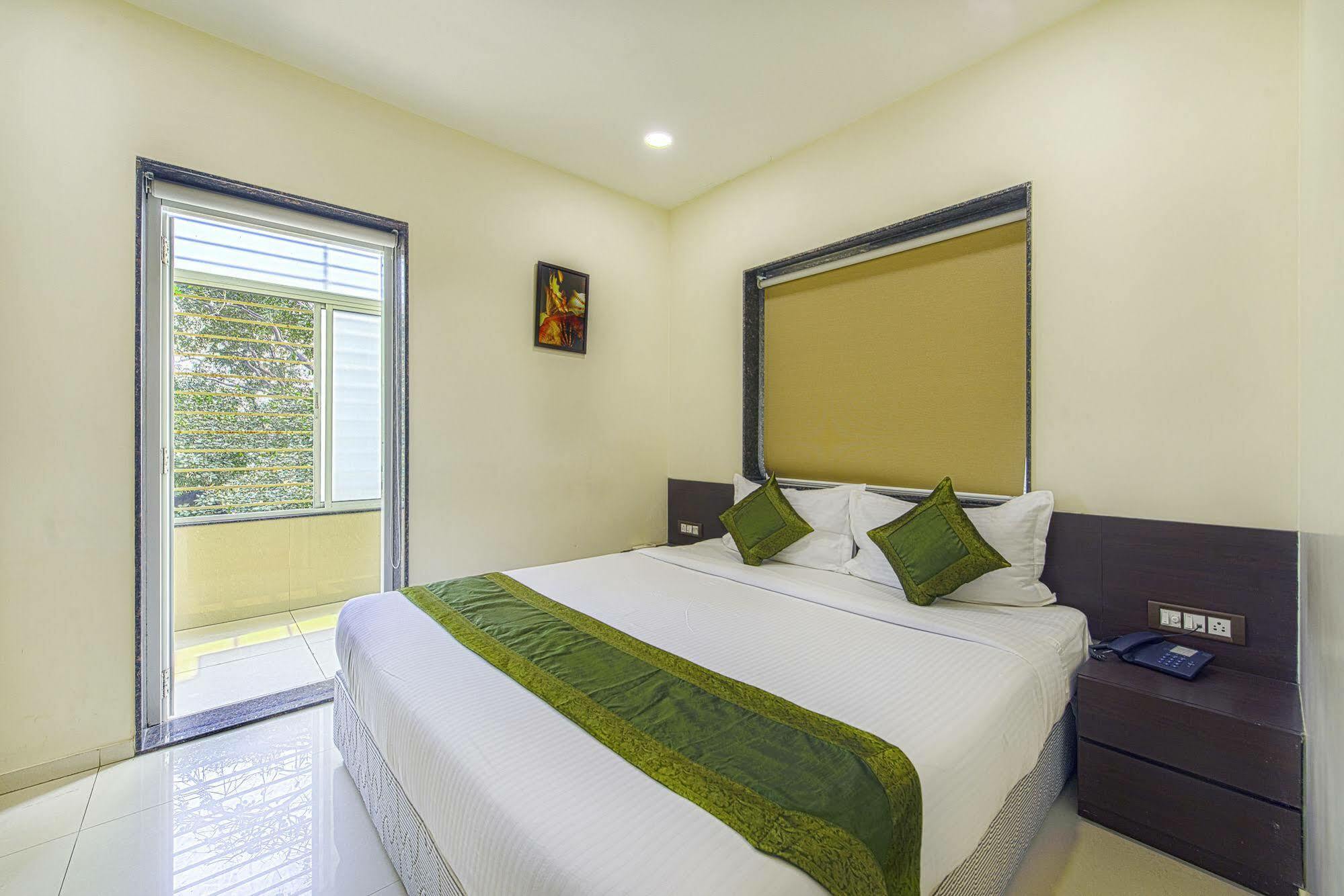 Oyo 16703 Hotel The Platinum Kolkata Exterior photo