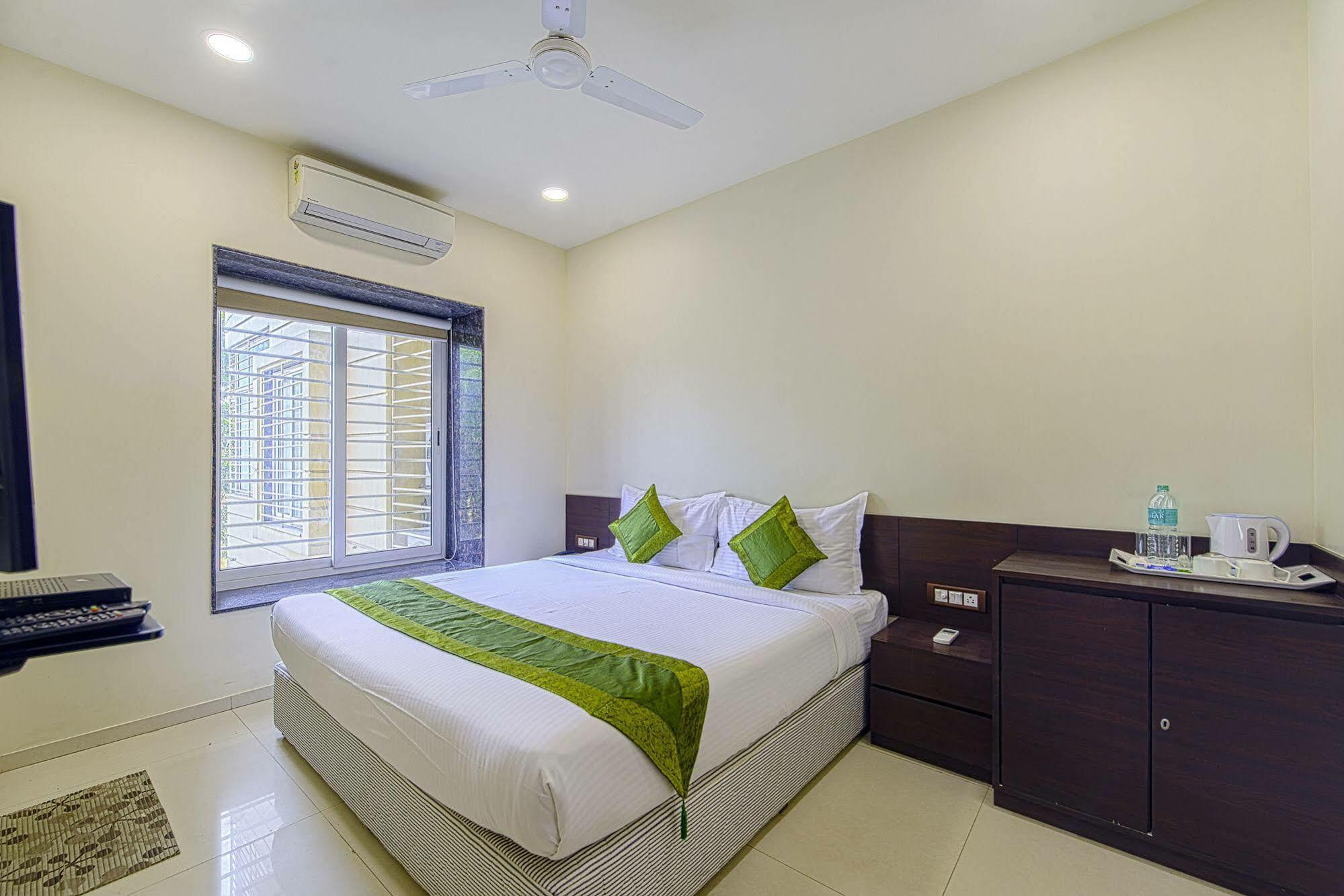 Oyo 16703 Hotel The Platinum Kolkata Exterior photo